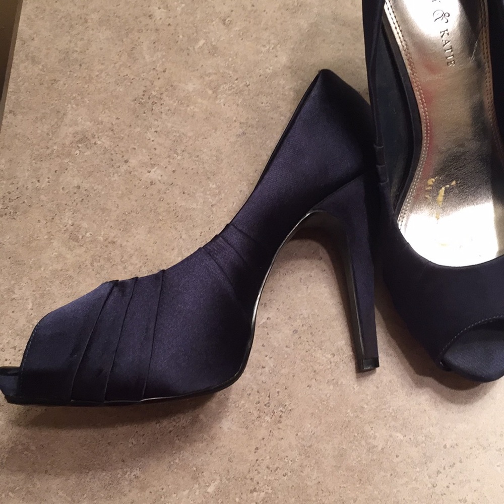 Kelly & Katie Peep Toe Navy Blue Pump Size 9